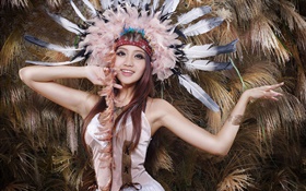 Belle fille asiatique, plumes chapeau