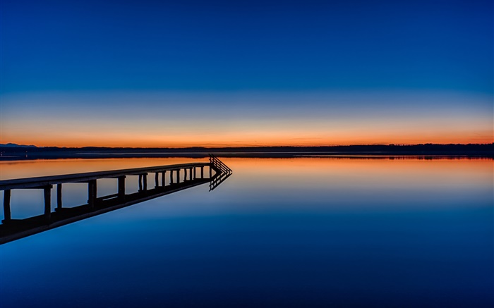Lac calme, pont, crépuscule, reflet dans l'eau Fonds d'écran, image