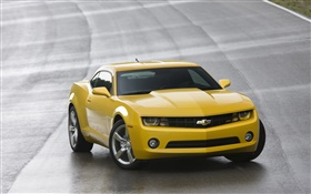 Chevrolet voiture jaune vue de face