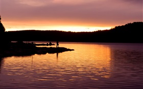 Lac Baïkal, en Russie, au crépuscule, coucher de soleil