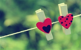 L'amour en forme de coeur avec des pinces à linge