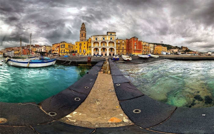Venise, les quais, les bateaux, les maisons, les nuages Fonds d'écran, image