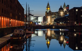 Albert Dock, la nuit, les maisons, les lumières, Liverpool, en Angleterre