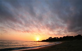 Plage, côte, la mer, les gens, le lever du soleil, des nuages HD Fonds d'écran