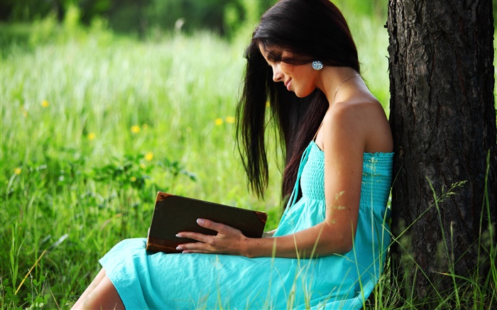 Robe bleue fille lisant un livre Fonds d'écran, image