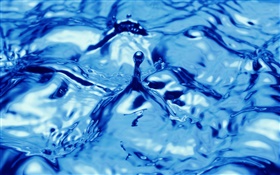 L'eau bleue close-up, gouttes, éclaboussures
