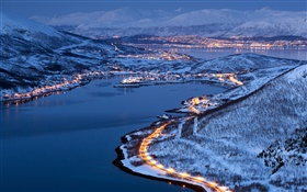 Lumières de la ville, la neige, l'hiver, la nuit, Tromso, Norvège