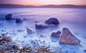 Dead Sea, le lever du soleil, le sel, pierres