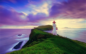 L'Islande, les îles Féroé, phare, côte, crépuscule, ciel pourpre