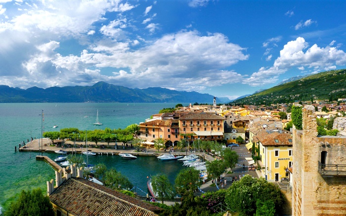 Italie, Vénétie, côte, mer, ville, maison, bateaux, ciel bleu Fonds d'écran, image