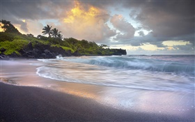 Crashing Waves, plage de sable noir, Hawaii HD Fonds d'écran