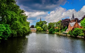 Brugge, Belgique, Minnewater parc, rivière, bâtiments, arbres, nuages