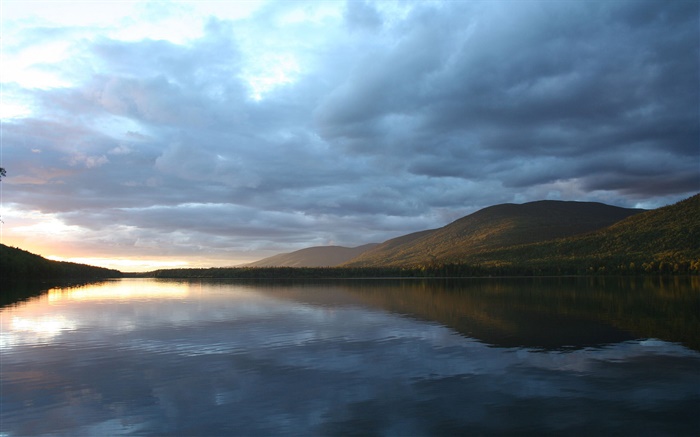 Ciel nuageux, lac, montagne, crépuscule, réflexion de l'eau Fonds d'écran, image