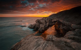 Angleterre, Northumberland, la mer, les rochers, le lever du soleil, ciel rouge HD Fonds d'écran