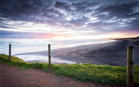 Muriwai Beach, coucher de soleil, Région d'Auckland, Nouvelle-Zélande