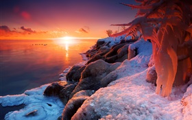 Hiver, le lever du soleil, lac, glace, neige, de beaux paysages