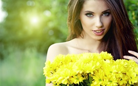 Belle longue jeune fille aux cheveux, chrysanthèmes jaunes HD Fonds d'écran