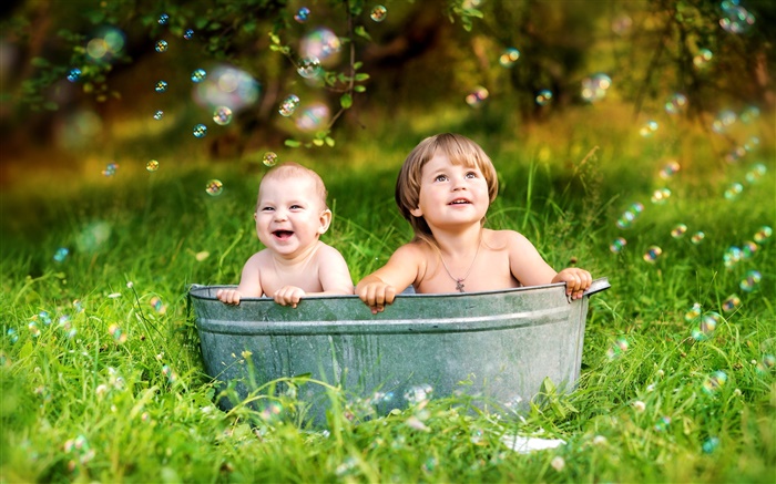 Enfants mignons, été, l'herbe, des bulles, la joie Fonds d'écran, image