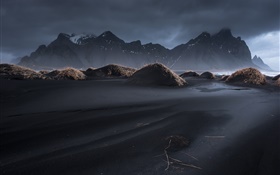 Islande, Vestrahorn, Black Sand, Crépuscule, herbe, montagnes, nuages HD Fonds d'écran