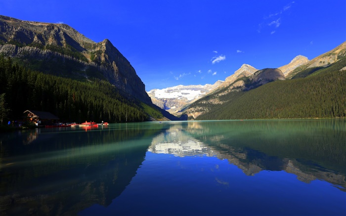 Lake Louise, Parc national Banff, Alberta, Canada, montagnes, forêt, maison, bateau Fonds d'écran, image