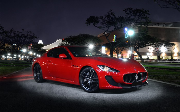 Maserati GranTurismo supercar rouge, la nuit, les lumières Fonds d'écran, image