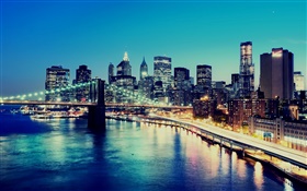 New York, Etats-Unis, la nuit, les lumières de la ville, les gratte-ciel, la baie