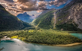 Vikane, Norvège, vallées, montagnes, lac, nuages