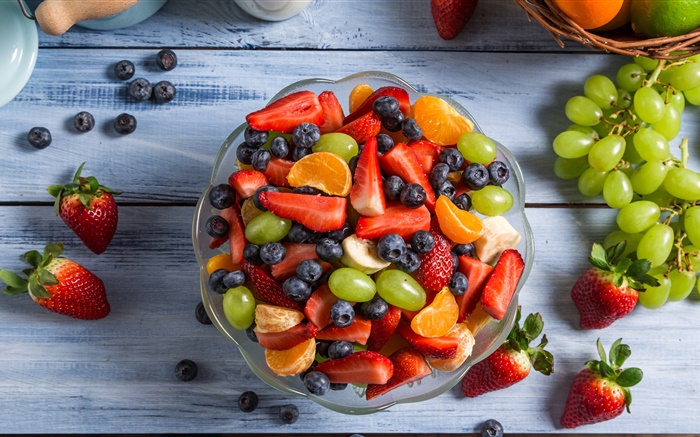 Salade de fruits, un bol, les raisins, les fraises, les bleuets, orange, banane Fonds d'écran, image