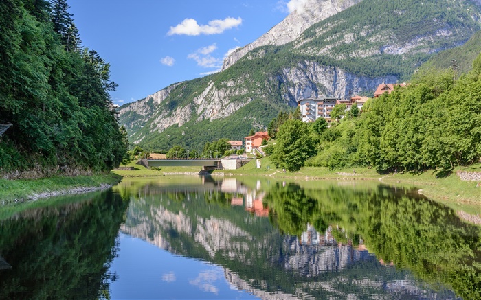 Lac Molveno, Trentino, Italie, montagnes, réflexion de l'eau, pont, arbres, maisons Fonds d'écran, image