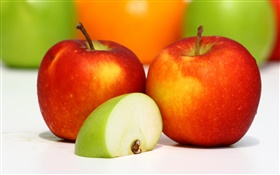 Deux pommes rouges, vert tranche de pomme, fruit savoureux HD Fonds d'écran