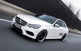 2015 Mercedes-Benz E-classe de vitesse de voiture blanche HD Fonds d'écran