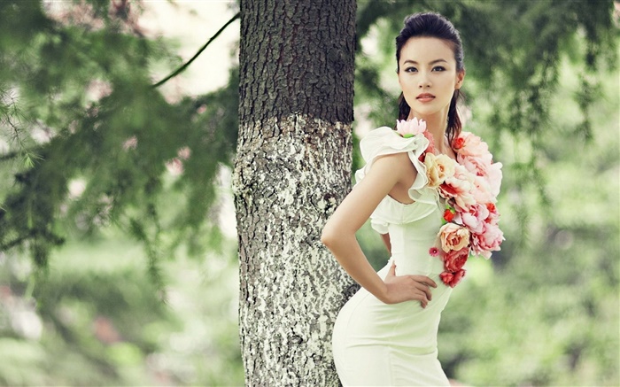 Belle robe fille asiatique, silhouette mince, fleurs Fonds d'écran, image