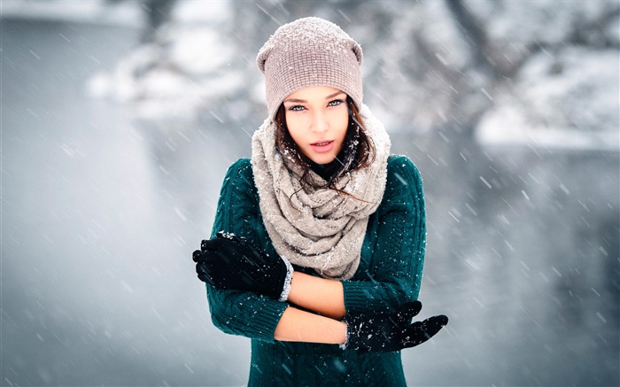 Fille dans le froid l'hiver, la neige, le vent, gants, chapeau Fonds d'écran, image