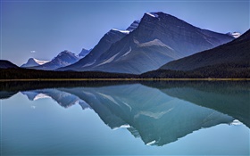 Montagnes, lac, forêt, réflexion de l'eau, ciel HD Fonds d'écran