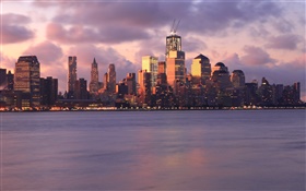 New York, Etats-Unis, des bâtiments, des gratte-ciel, lumières, coucher de soleil, nuages