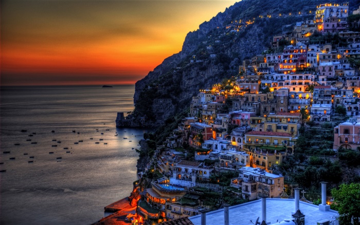 Positano, Italie, beau coucher de soleil, la mer, la côte, les montagnes, les maisons, les lumières Fonds d'écran, image