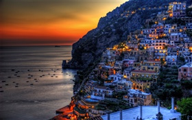 Positano, Italie, beau coucher de soleil, la mer, la côte, les montagnes, les maisons, les lumières