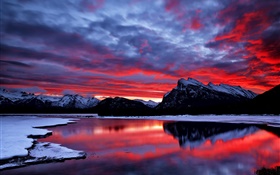 Ciel rouge, nuages, lueur, coucher de soleil, montagne, lac, neige, hiver HD Fonds d'écran