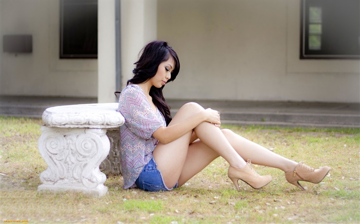 fille asiatique assis à terre, de belles jambes Fonds d'écran, image