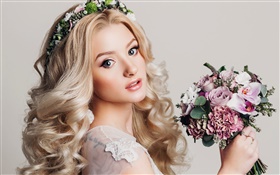 Jeune fille blonde, maquillage, bouquet de fleurs, guirlande