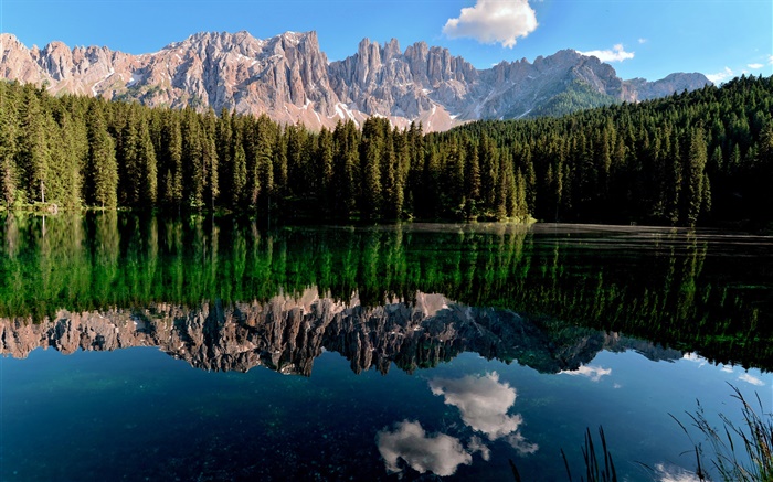 Lake, réflexion de l'eau, montagnes, forêt Fonds d'écran, image