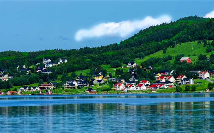 Norvège, baie, maisons, arbres, montagnes, ciel bleu, nuages Fonds d'écran, image