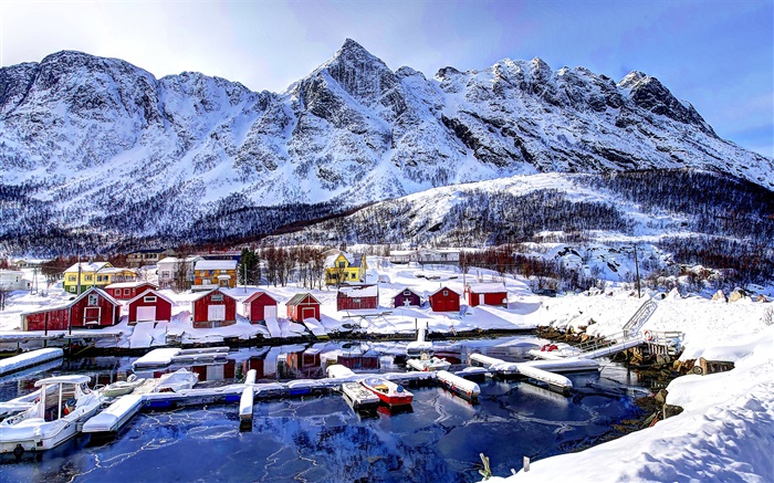 Norvège en hiver, la neige, la baie, les montagnes, les maisons, les bateaux Fonds d'écran, image