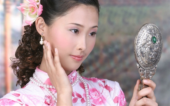 Cheongsam fille utiliser le miroir, la Chine, l'Asie Fonds d'écran, image