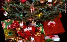 cadeaux de Noël, les lumières, les brindilles de pin HD Fonds d'écran