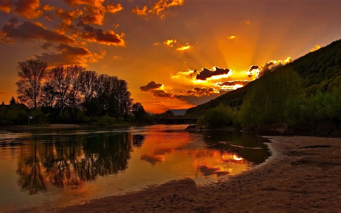 Aube, matin, le lever du soleil, rivière, arbres, ciel rouge, nuages Fonds d'écran, image