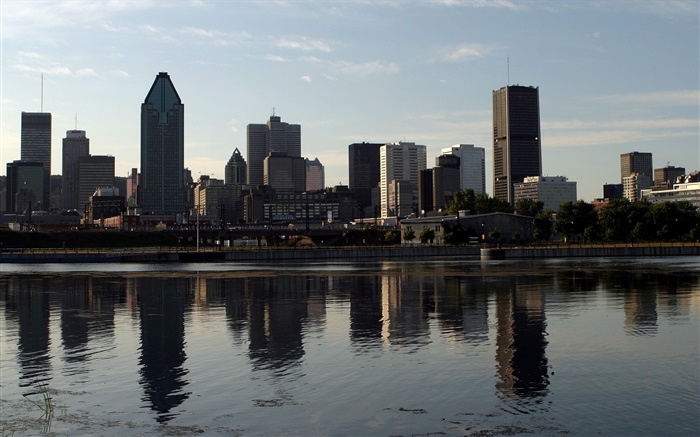 Crépuscule, ville, bâtiments élevés, rivière, réflexion de l'eau Fonds d'écran, image