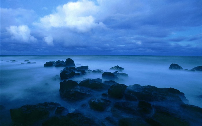 Crépuscule, mer, côte, rochers, nuages, bleu de style Fonds d'écran, image