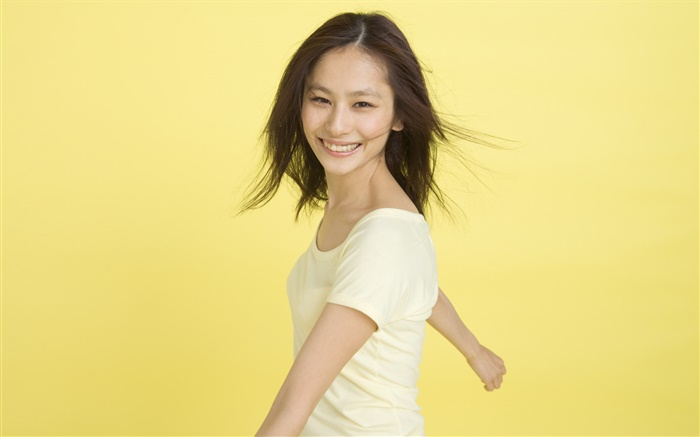 Bonne fille asiatique, fond jaune Fonds d'écran, image