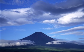 Japon nature paysages, le mont Fuji, ciel bleu, nuages